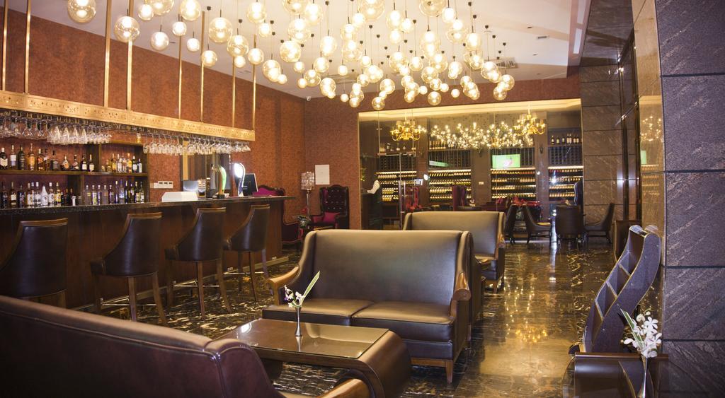 Tang Palace Hotel Акра Екстериор снимка