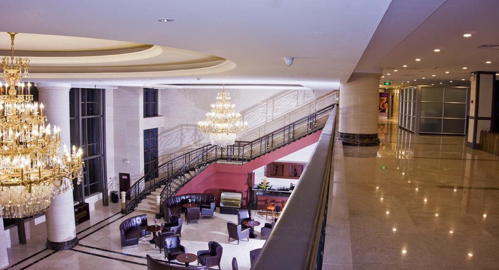 Tang Palace Hotel Акра Екстериор снимка