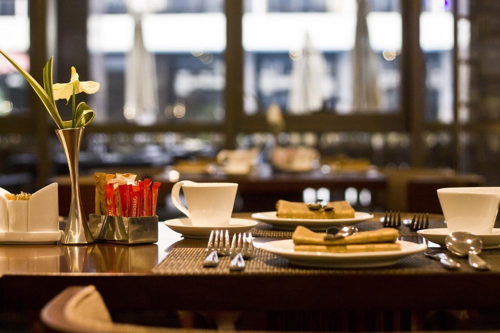 Tang Palace Hotel Акра Екстериор снимка