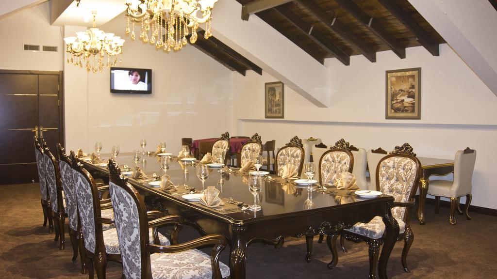 Tang Palace Hotel Акра Екстериор снимка