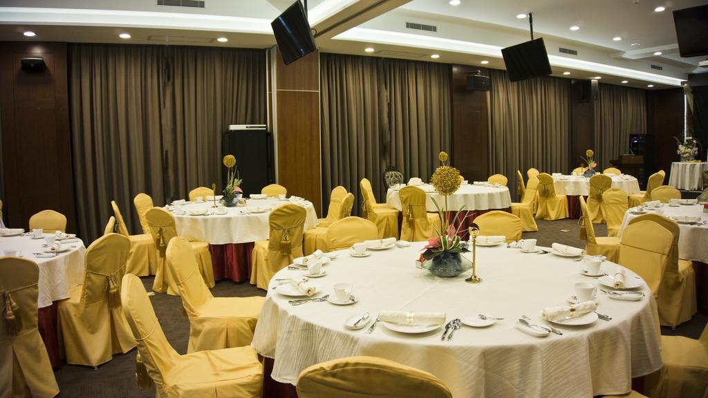 Tang Palace Hotel Акра Екстериор снимка