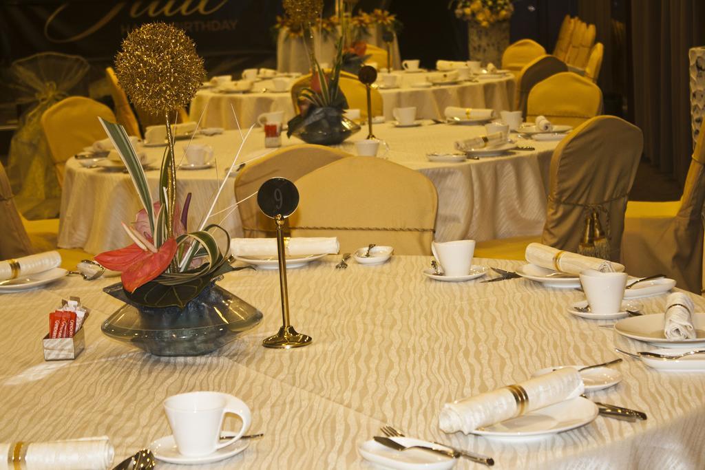Tang Palace Hotel Акра Екстериор снимка