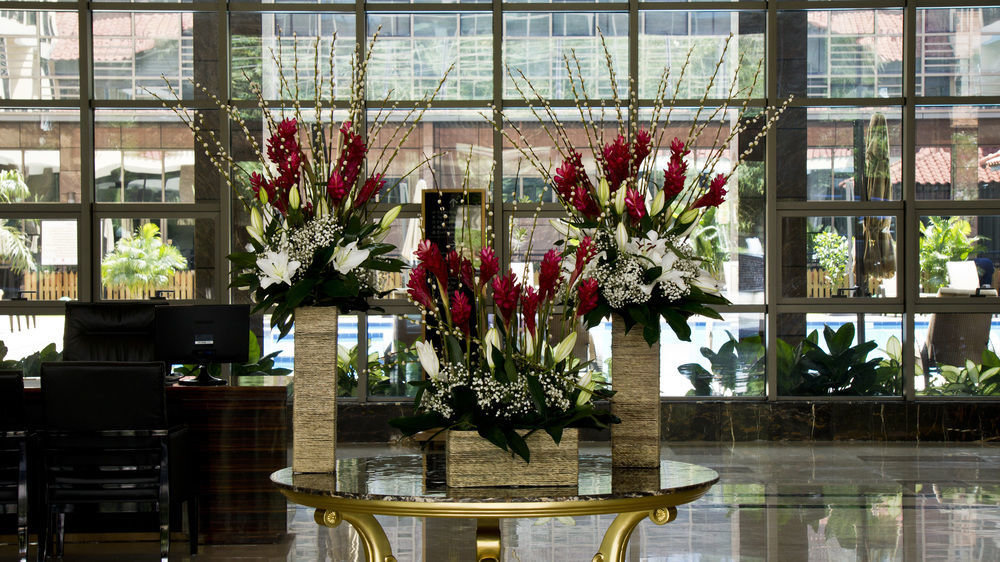 Tang Palace Hotel Акра Екстериор снимка