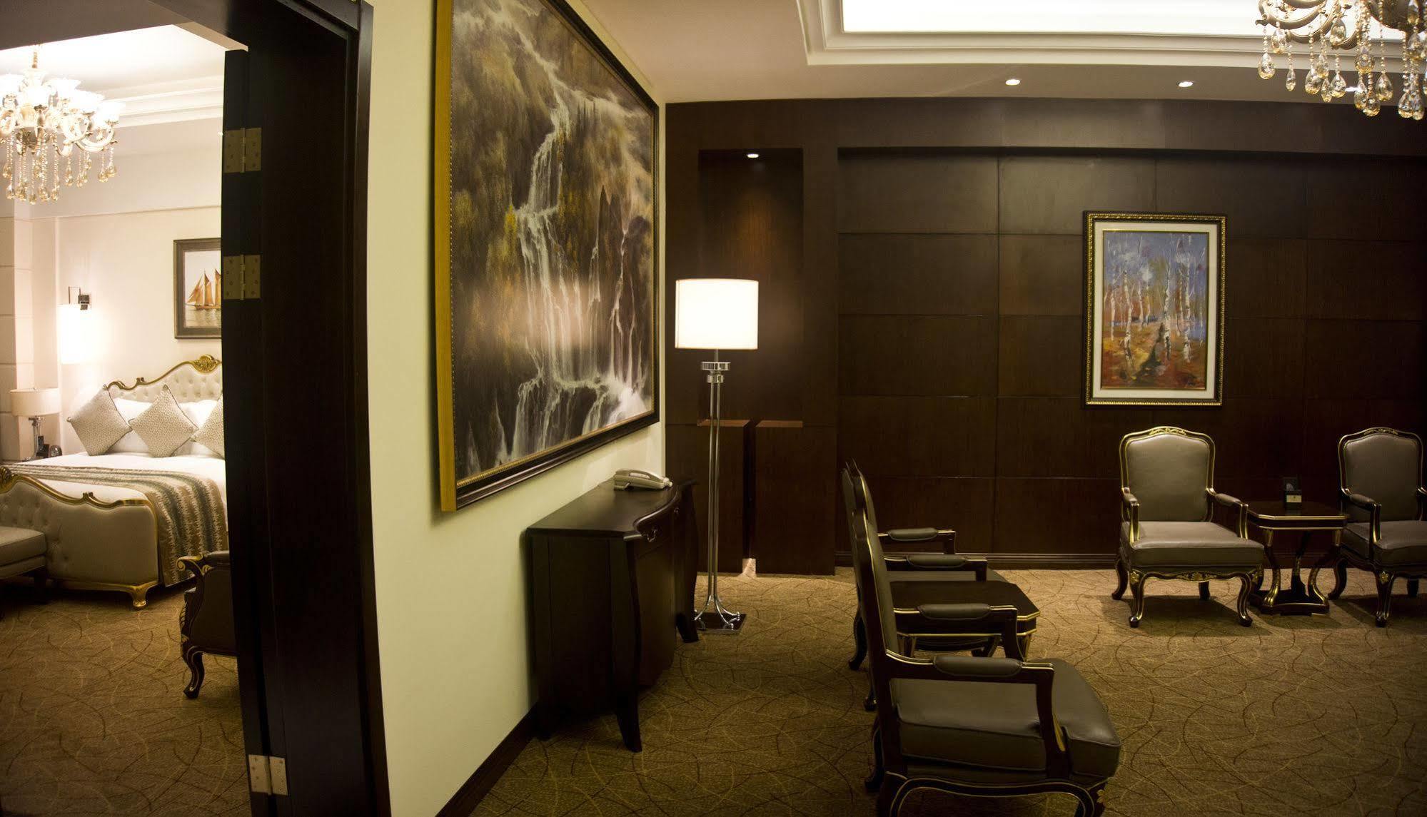 Tang Palace Hotel Акра Екстериор снимка